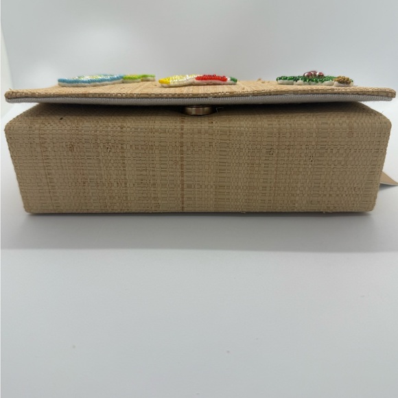 D’ margeaux New York Beige and Gold Chain Bag. Colorful beaded front design. - Picture 3 of 11